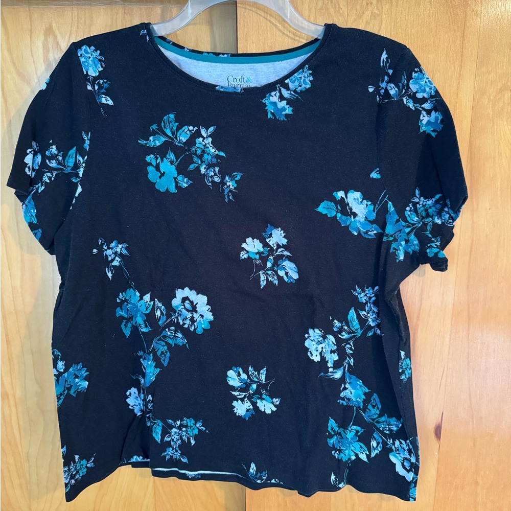 Croft & Barrow Essentials Crewneck Tee Size 1X - Blue Floral